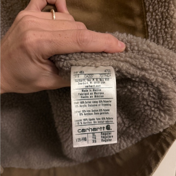 Carhartt Brown Sherpa Vest - Picture 5 of 9